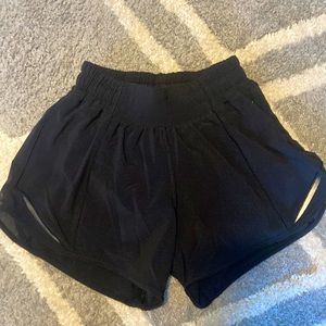 Size 0 Lululemon hotty hot LR black 4 inch NEVER WORN